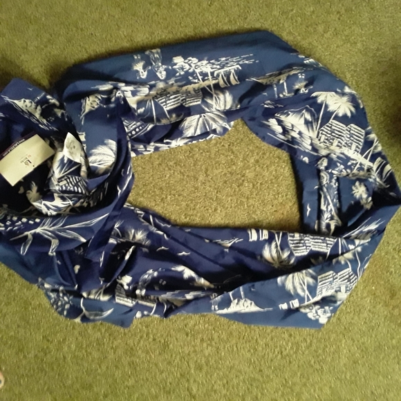 LAleela Purple and White Hawiian Scarf or wrap - Picture 2 of 6